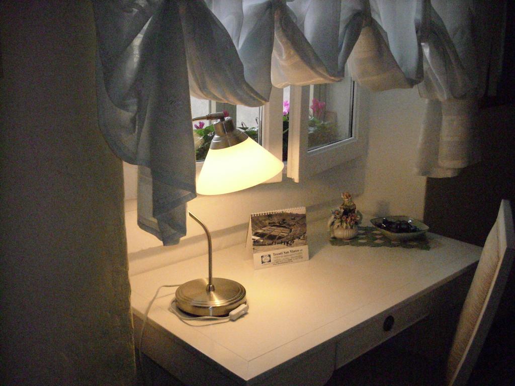 A Casa Di Luca Hotel เวโรนา ห้อง รูปภาพ