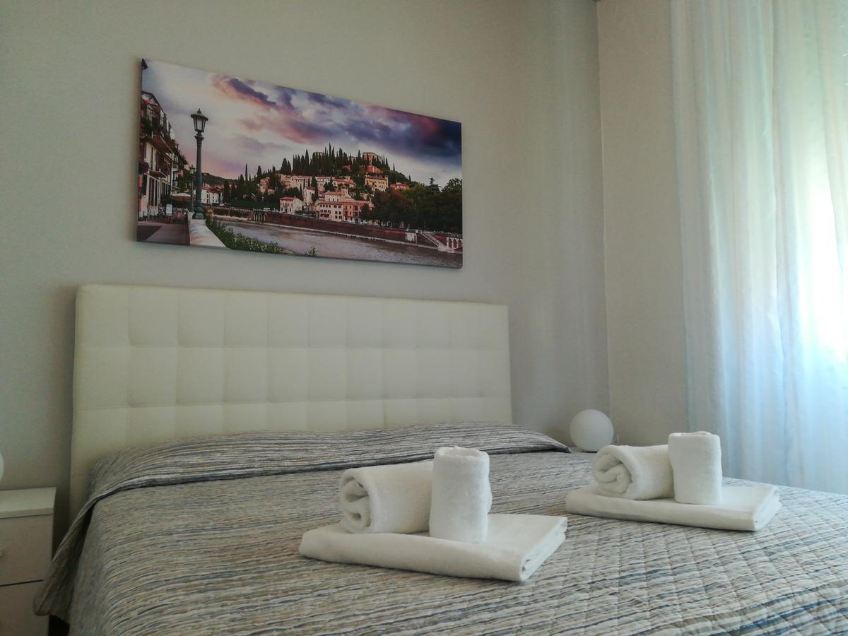 A Casa Di Luca Hotel เวโรนา ภายนอก รูปภาพ