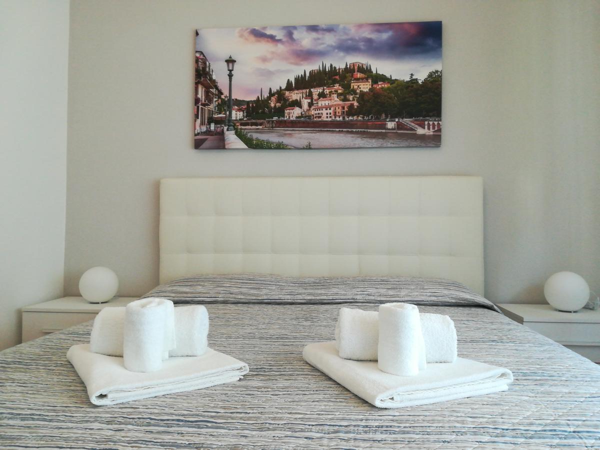 A Casa Di Luca Hotel เวโรนา ภายนอก รูปภาพ