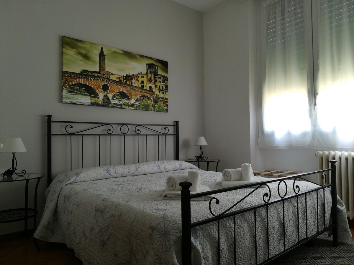 A Casa Di Luca Hotel เวโรนา ภายนอก รูปภาพ